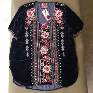 Women’s Top size L - Johnny Was